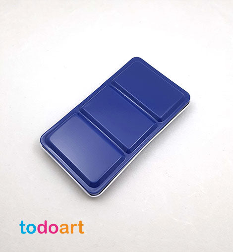 Caja metálica azul vacía