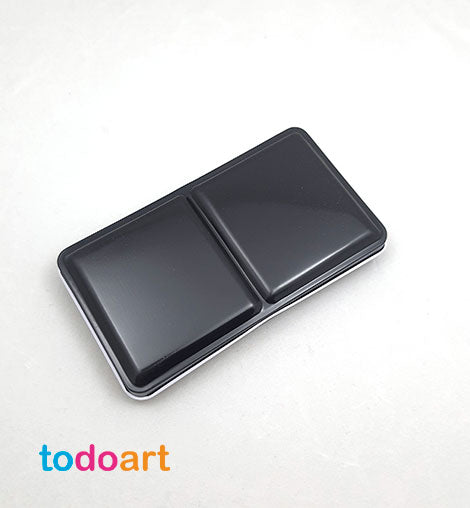 Caja metálica negra vacía
